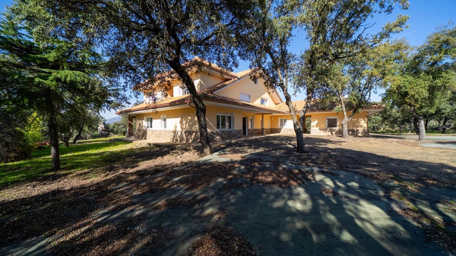 Finca/Casa Rural de 8 habitaciones en Colmenarejo en venta con piscina garaje - 1.595.000 € (Ref: 9913177)