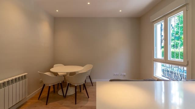 2 bedroom Flat for sale in Palacio, Madrid city - € 485,000 (Ref: 9915831)