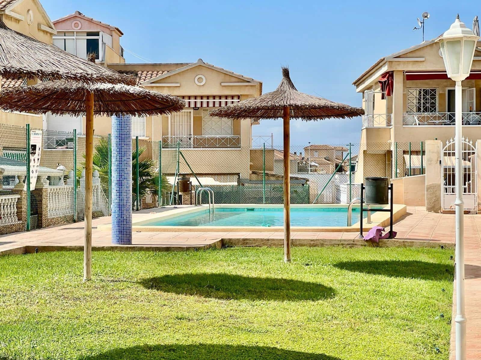 2 soverom Bungalow til salgs i Torrevieja med svømmebasseng - € 149 900 (Ref: 9924618)