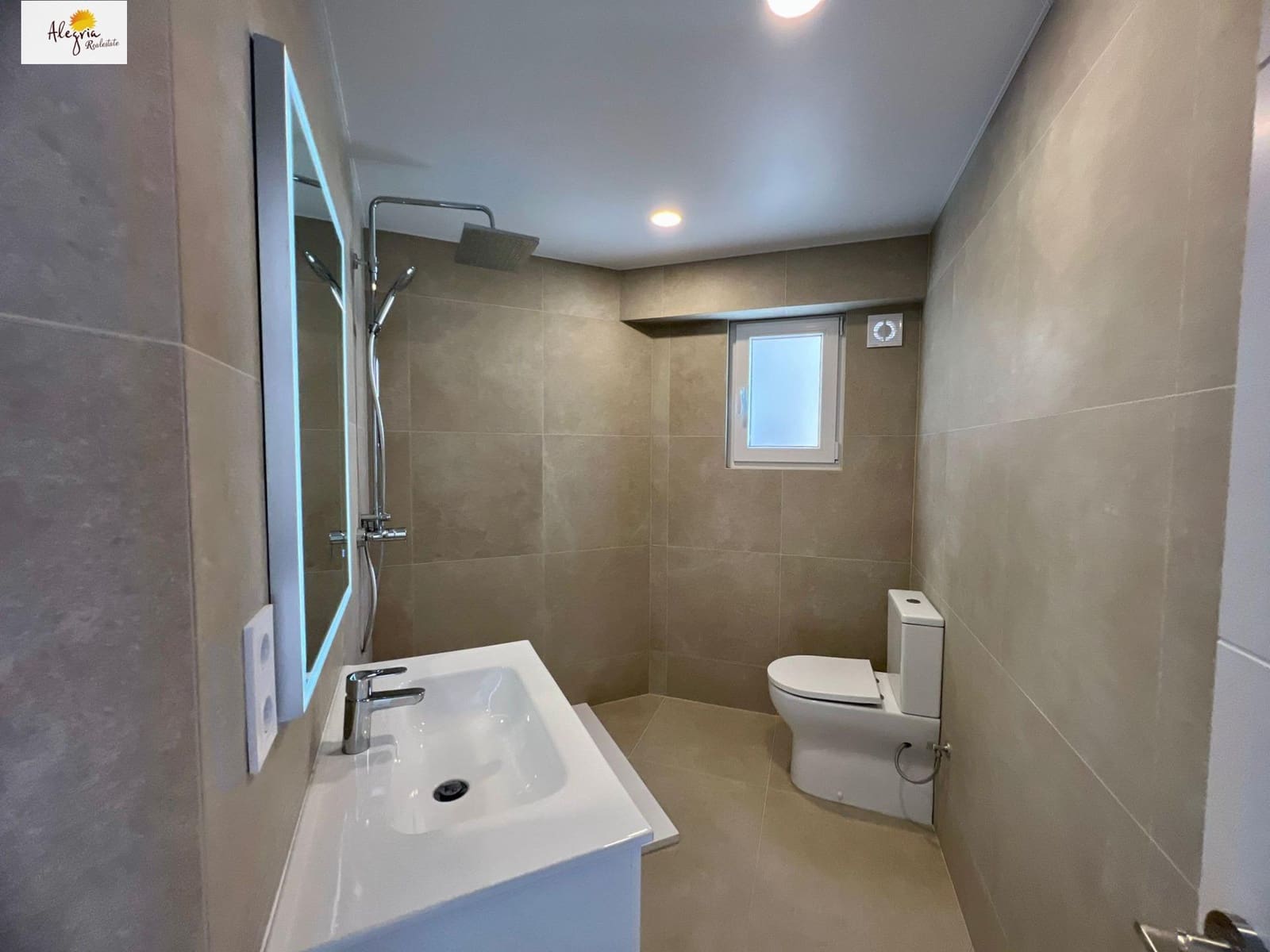 3 bedroom Penthouse for sale in Manises - € 235,000 (Ref: 9929404)