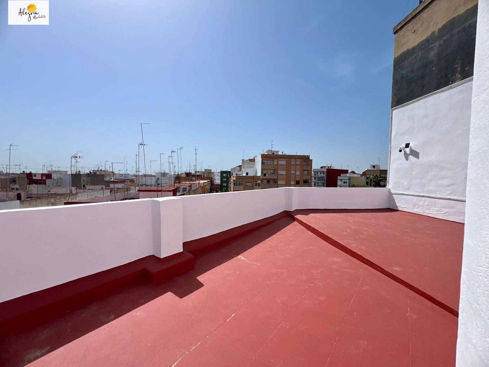 3 bedroom Penthouse for sale in Manises - € 235,000 (Ref: 9929404)