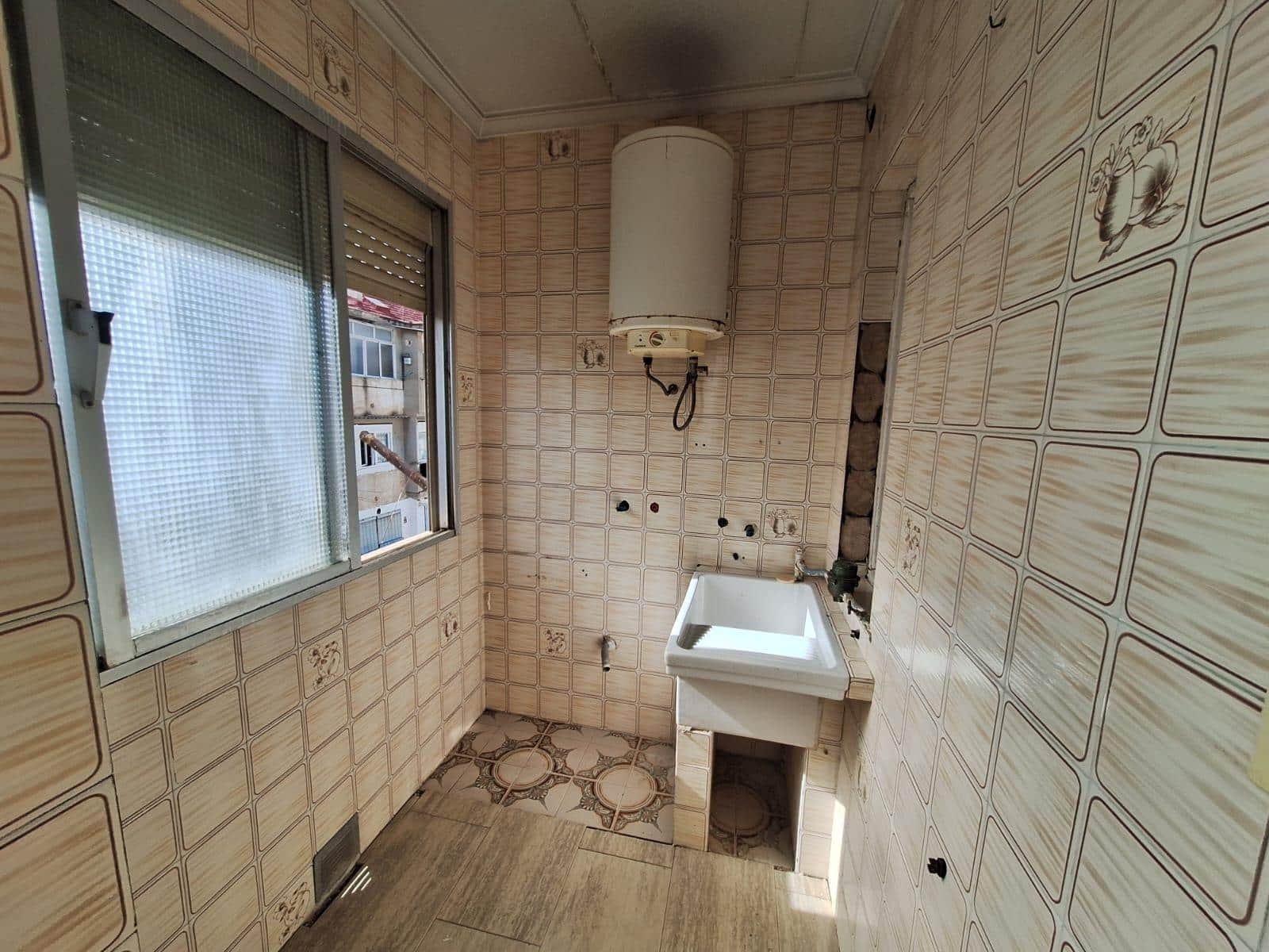 3 slaapkamer Flat te koop in Alicante stad - € 116.000 (Ref: 9934209)