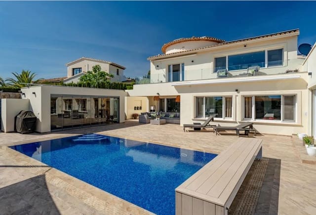 4 soverom Villa til salgs i Moraira, Teulada-Moraira med svømmebasseng garasje - € 1 780 000 (Ref: 9936405)