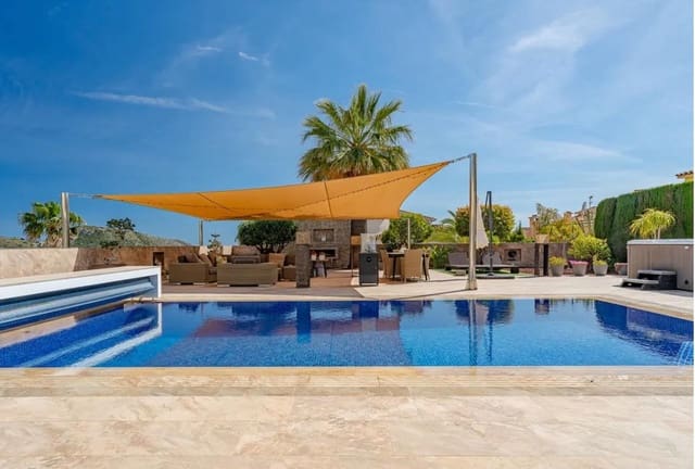 4 soverom Villa til salgs i Moraira, Teulada-Moraira med svømmebasseng garasje - € 1 780 000 (Ref: 9936405)