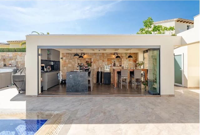 4 soverom Villa til salgs i Moraira, Teulada-Moraira med svømmebasseng garasje - € 1 780 000 (Ref: 9936405)