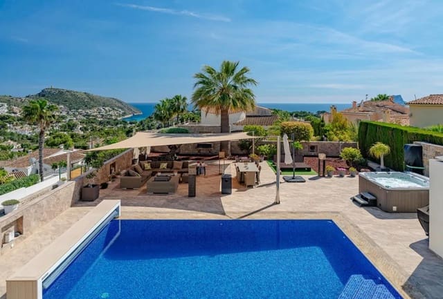 4 soverom Villa til salgs i Moraira, Teulada-Moraira med svømmebasseng garasje - € 1 780 000 (Ref: 9936405)