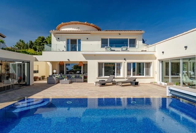 4 soverom Villa til salgs i Moraira, Teulada-Moraira med svømmebasseng garasje - € 1 780 000 (Ref: 9936405)