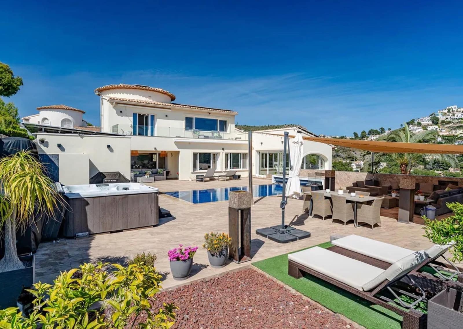 4 soverom Villa til salgs i Moraira med svømmebasseng garasje - € 1 780 000 (Ref: 9936405)