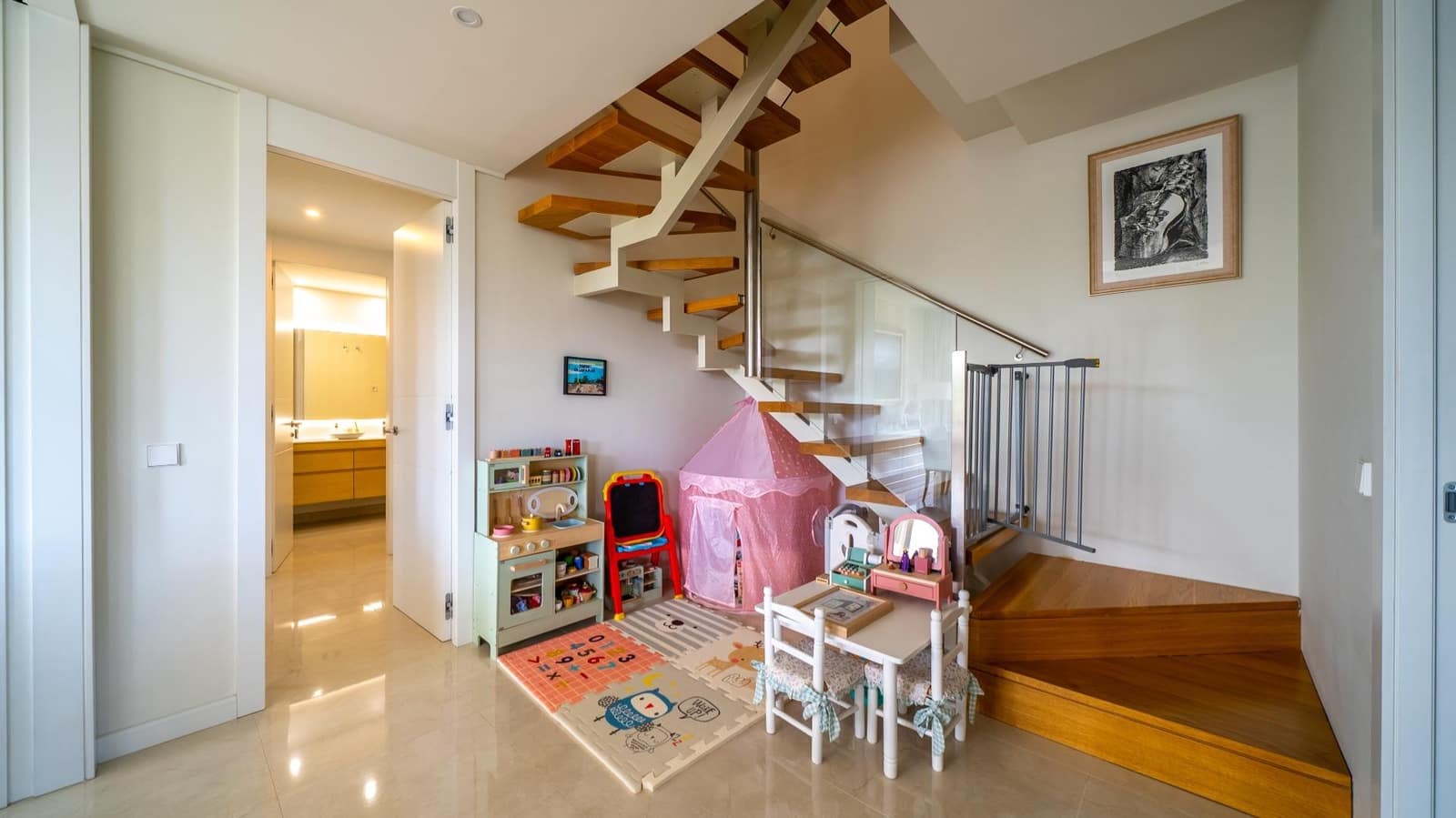 4 bedroom Apartment for sale in Pozuelo de Alarcon - € 1,890,000 (Ref: 9936406)