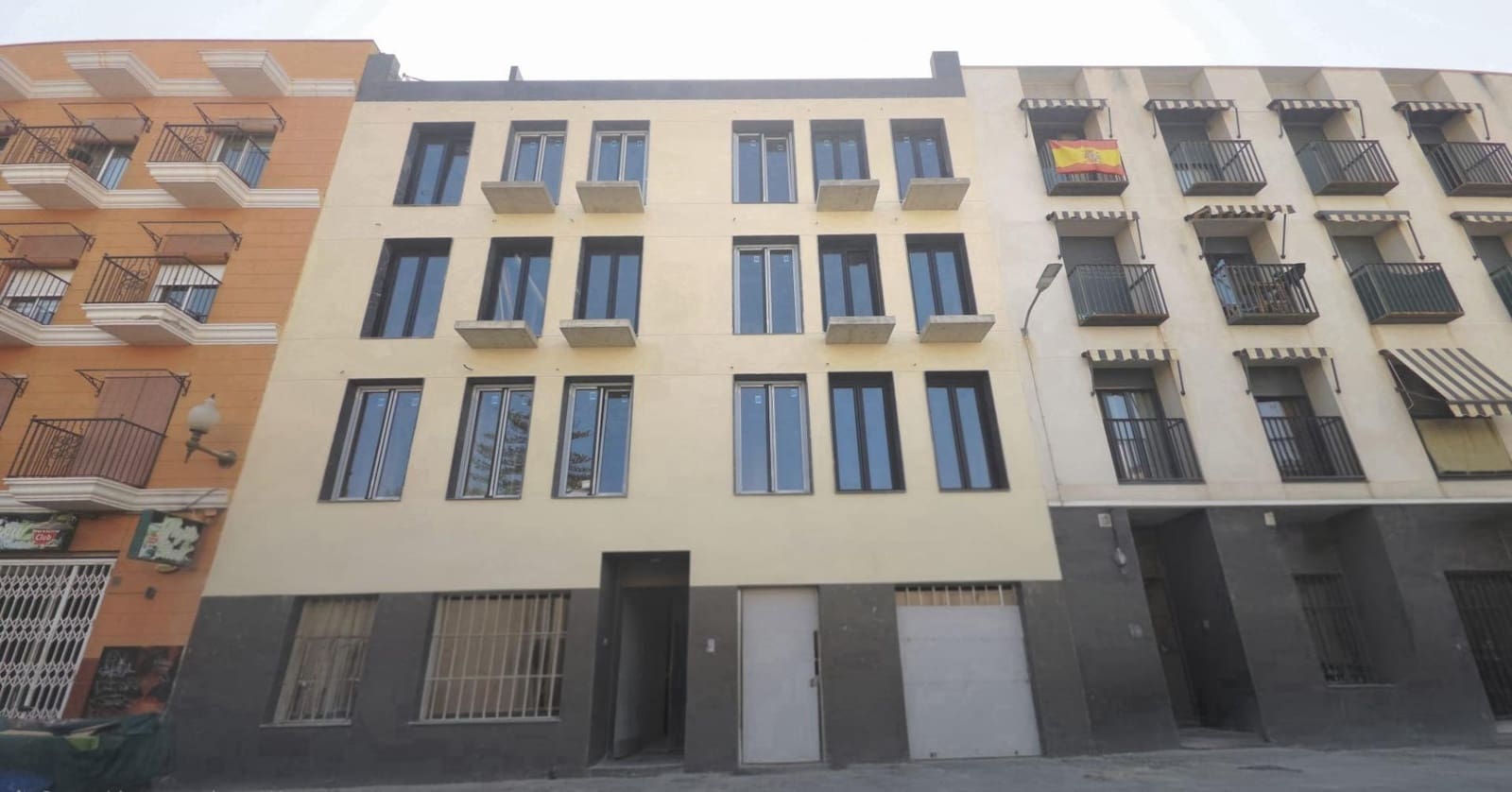 2 soverom Leilighet til salgs i Alicante by med svømmebasseng - € 279 000 (Ref: 9936408)