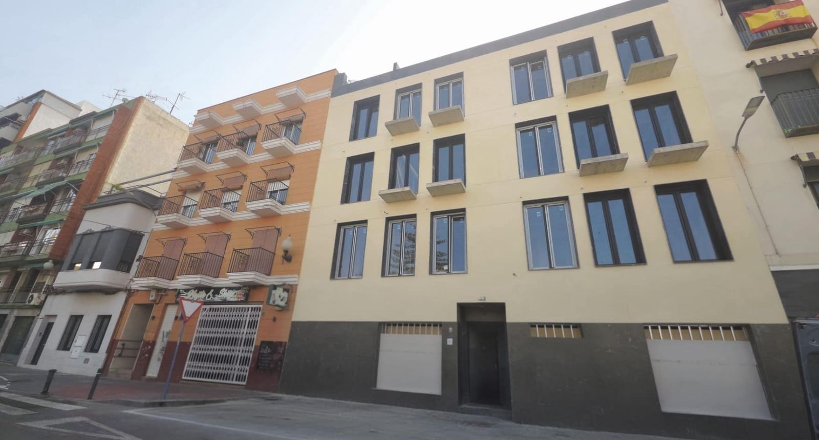 2 soverom Leilighet til salgs i Alicante by med svømmebasseng - € 279 000 (Ref: 9936408)