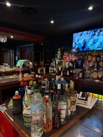 Commercieel te koop in Playa del Cura, Torrevieja met garage - € 399.000 (Ref: 9938201)
