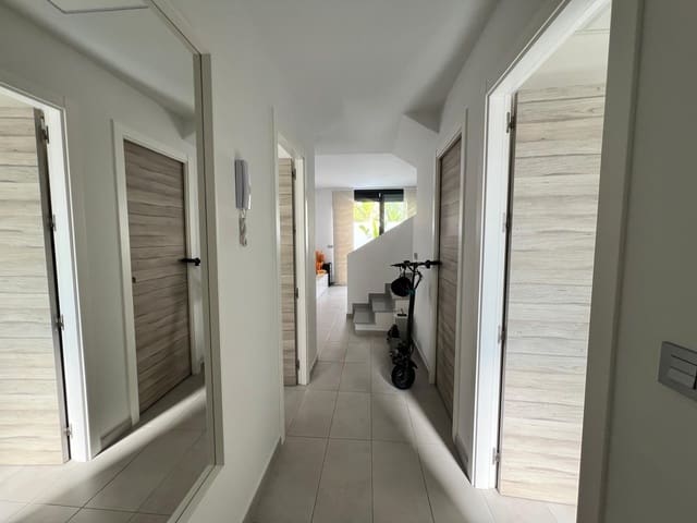 3 soverom Villa til salgs i Villamartín - Las Filipinas, Orihuela med svømmebasseng - € 395 000 (Ref: 9938202)