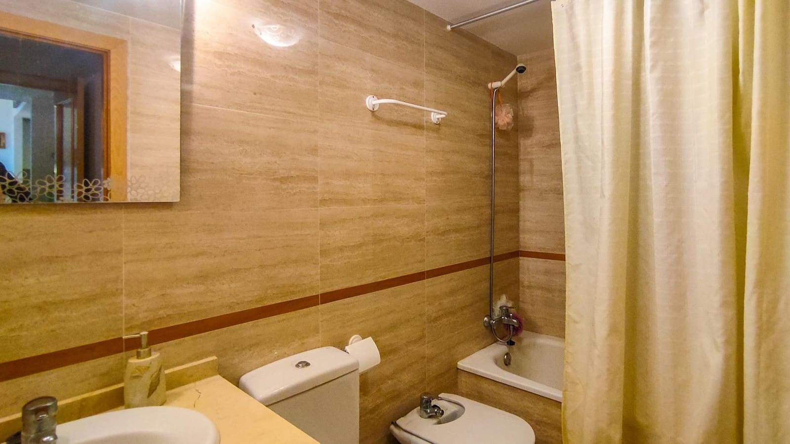 2 makuuhuone Huoneisto myytävänä paikassa La Villajoyosa / Vila Joiosa mukana uima-altaan 
autotalli - 275 000 € (Ref: 9938205)