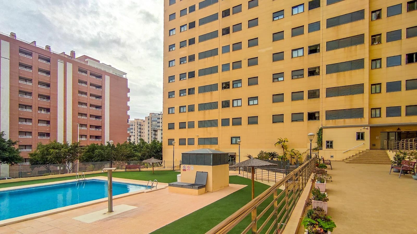 2 makuuhuone Huoneisto myytävänä paikassa La Villajoyosa / Vila Joiosa mukana uima-altaan 
autotalli - 275 000 € (Ref: 9938205)