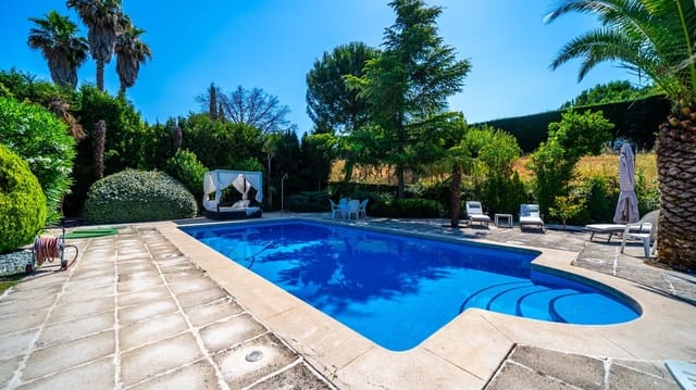 6 bedroom Villa for sale in Pozuelo de Alarcón with pool garage - € 2,395,000 (Ref: 9942532)