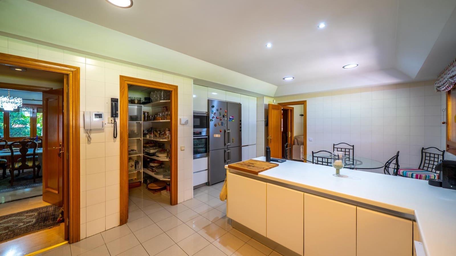6 bedroom Villa for sale in Pozuelo de Alarcon with pool garage - € 2,395,000 (Ref: 9942532)
