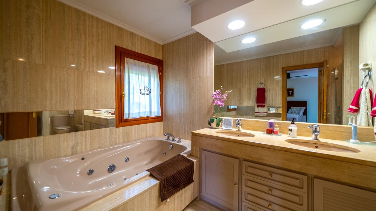 6 bedroom Villa for sale in Pozuelo de Alarcon with pool garage - € 2,395,000 (Ref: 9942532)