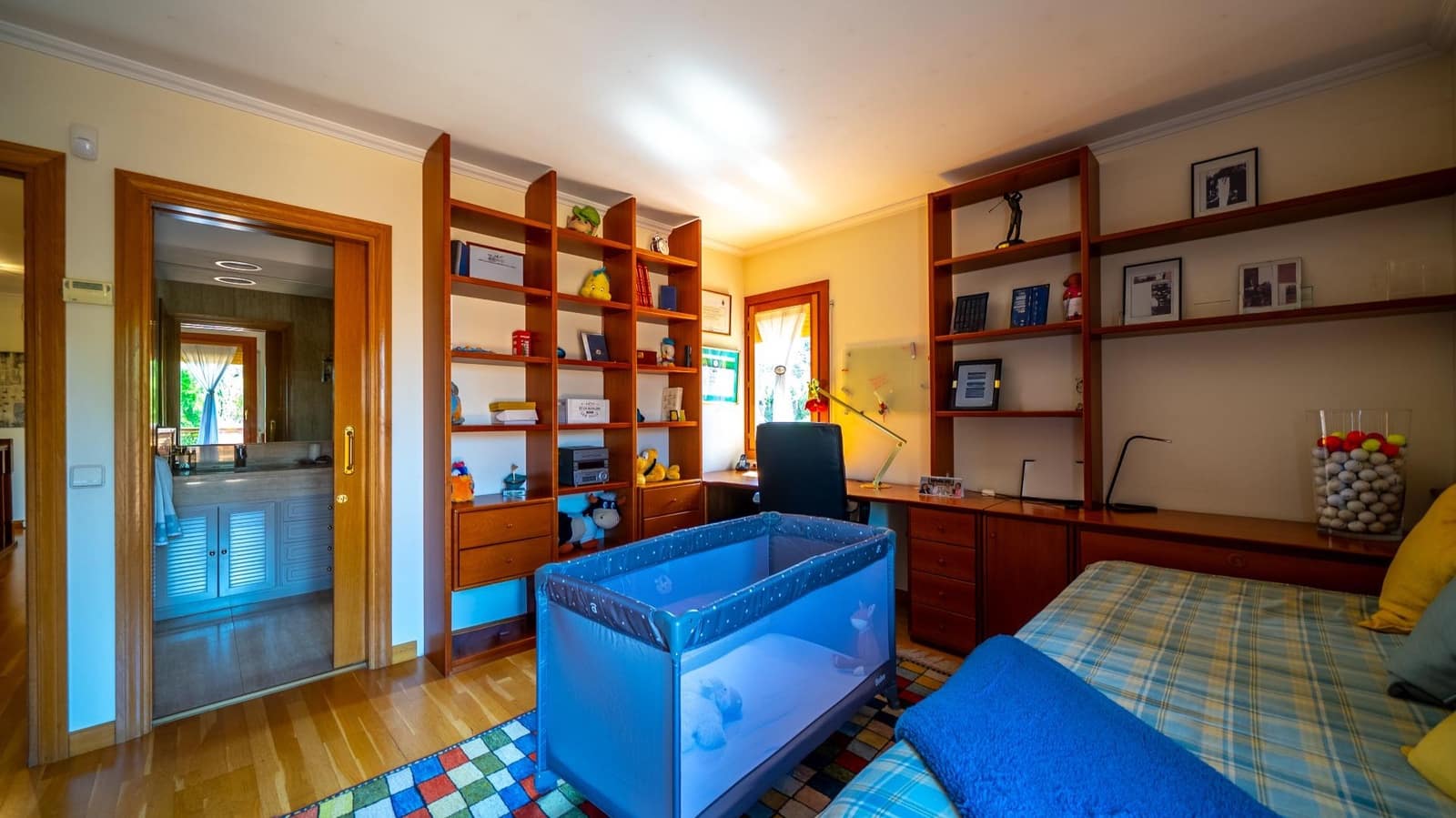 6 bedroom Villa for sale in Pozuelo de Alarcon with pool garage - € 2,395,000 (Ref: 9942532)