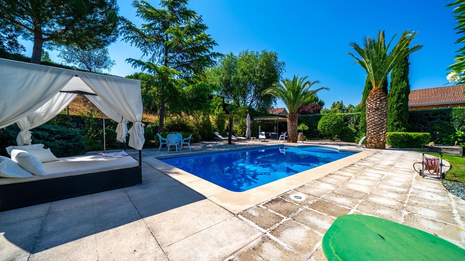 6 bedroom Villa for sale in Pozuelo de Alarcon with pool garage - € 2,395,000 (Ref: 9942532)