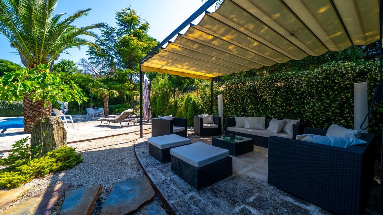 6 bedroom Villa for sale in Pozuelo de Alarcon with pool garage - € 2,395,000 (Ref: 9942532)