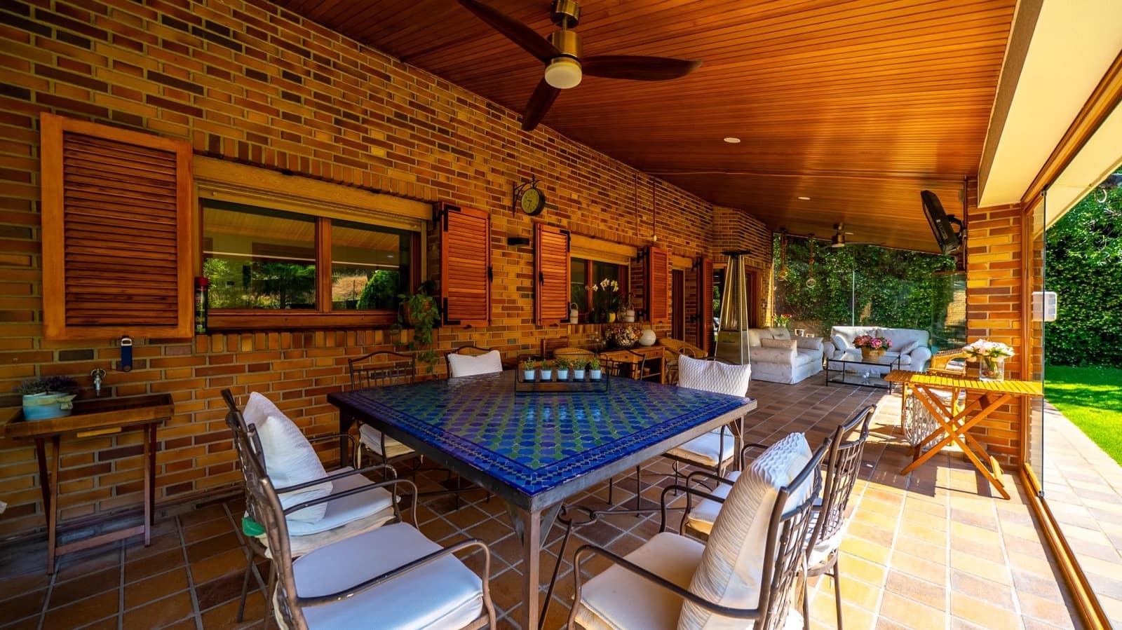 6 bedroom Villa for sale in Pozuelo de Alarcon with pool garage - € 2,395,000 (Ref: 9942532)