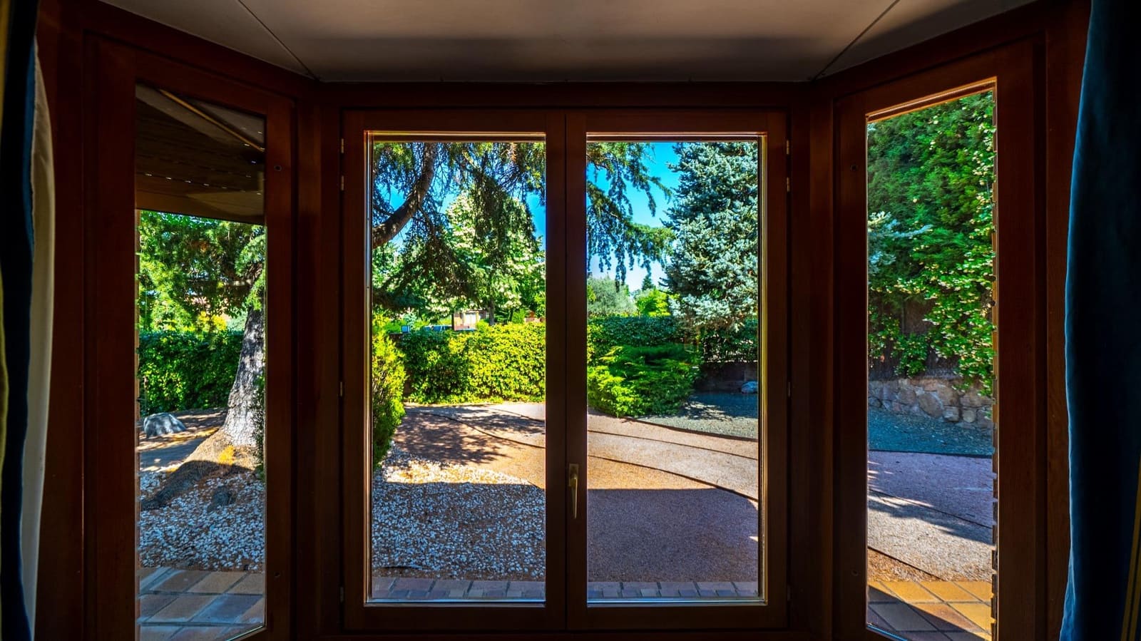 6 bedroom Villa for sale in Pozuelo de Alarcon with pool garage - € 2,395,000 (Ref: 9942532)