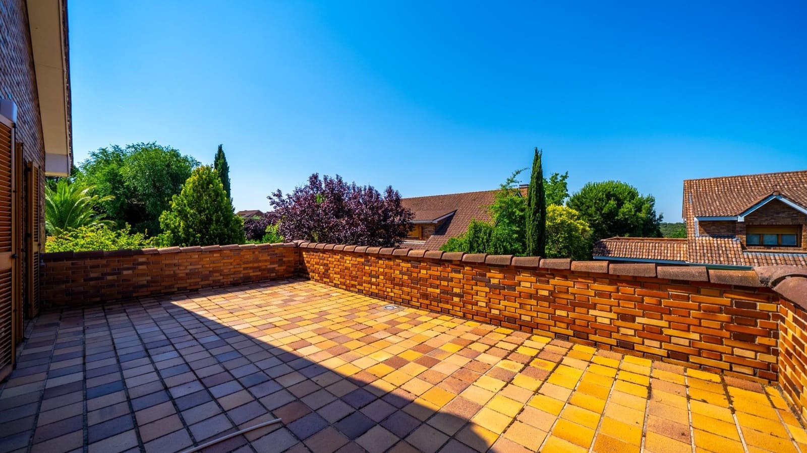 6 bedroom Villa for sale in Pozuelo de Alarcon with pool garage - € 2,395,000 (Ref: 9942532)