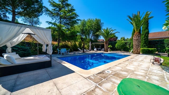 6 bedroom Villa for sale in Pozuelo de Alarcón with pool garage - € 2,395,000 (Ref: 9942532)