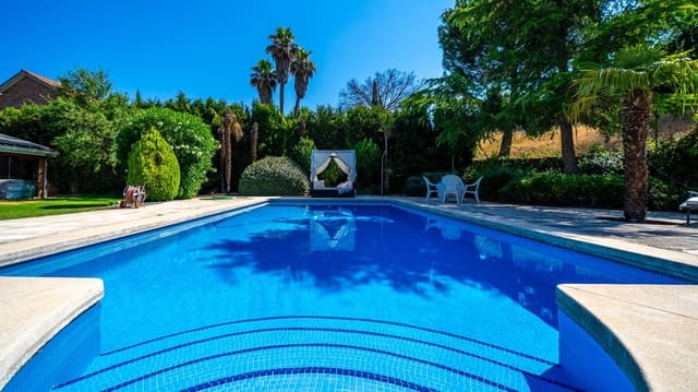 6 bedroom Villa for sale in Pozuelo de Alarcón with pool garage - € 2,395,000 (Ref: 9942532)