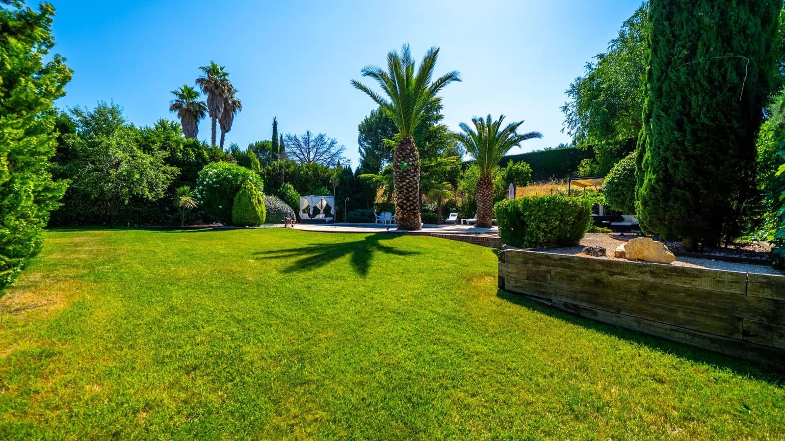 6 bedroom Villa for sale in Pozuelo de Alarcon with pool garage - € 2,395,000 (Ref: 9942532)