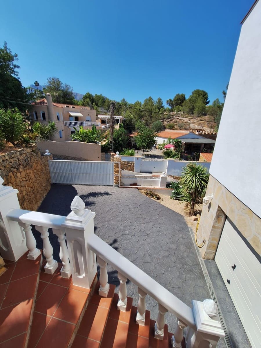 4 bedroom Villa for sale in La Nucia with pool garage - € 525,000 (Ref: 9945719)
