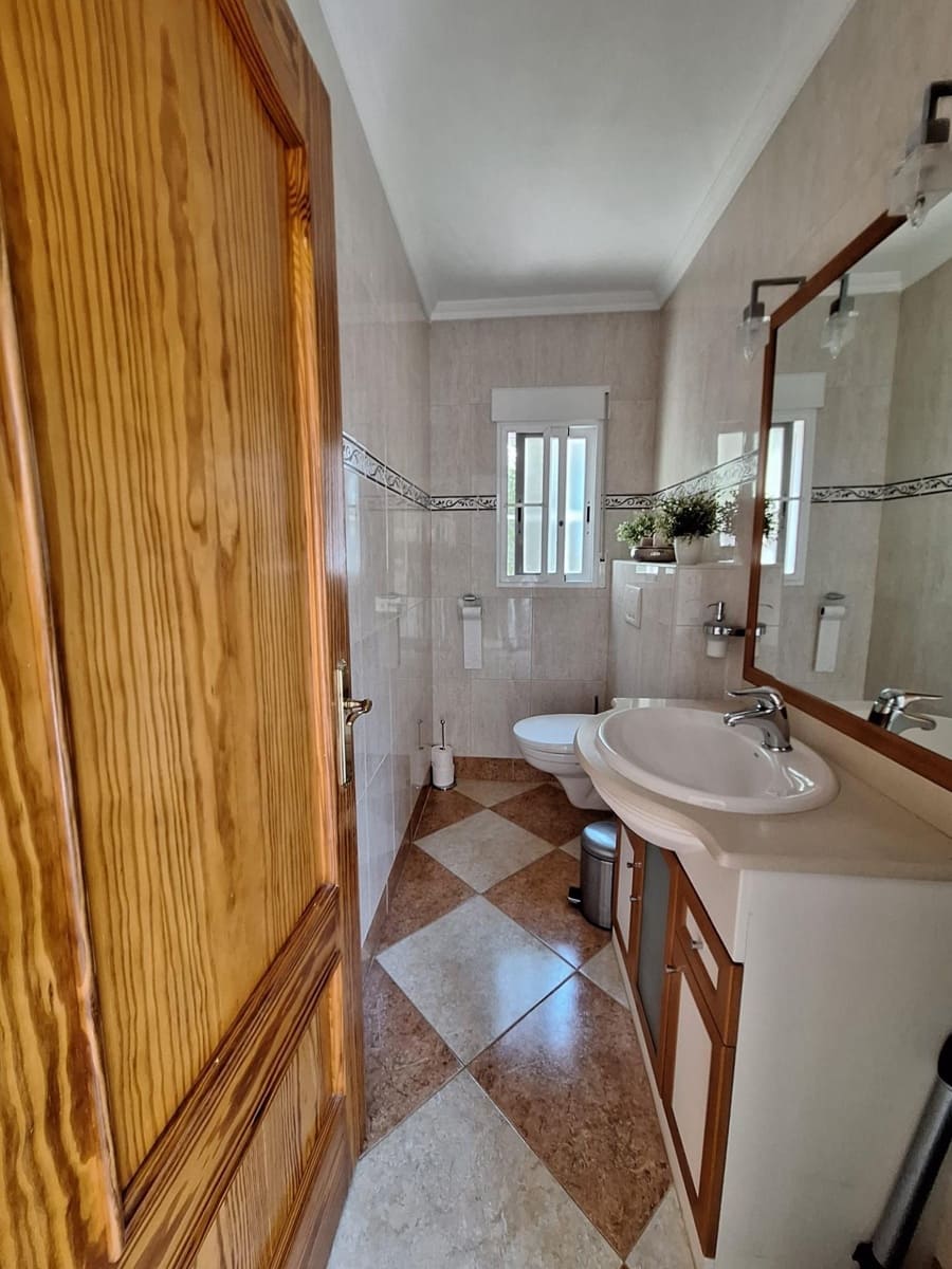 4 bedroom Villa for sale in La Nucia with pool garage - € 525,000 (Ref: 9945719)