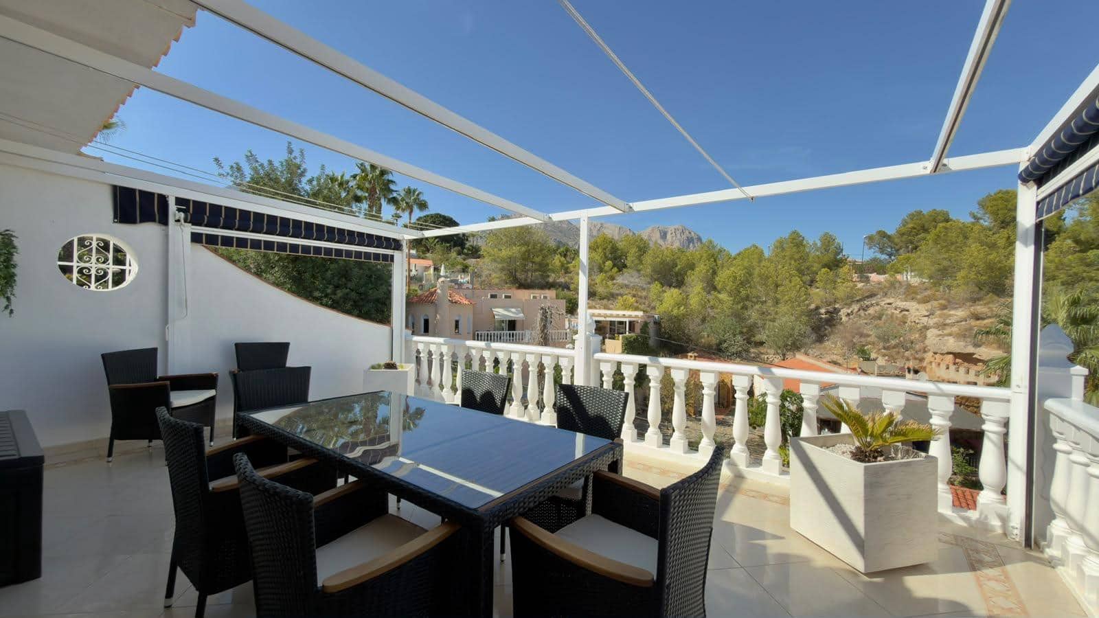 4 bedroom Villa for sale in La Nucia with pool garage - € 525,000 (Ref: 9945719)