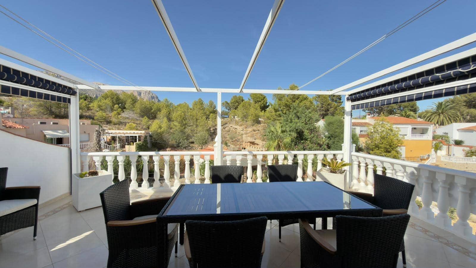 4 bedroom Villa for sale in La Nucia with pool garage - € 525,000 (Ref: 9945719)