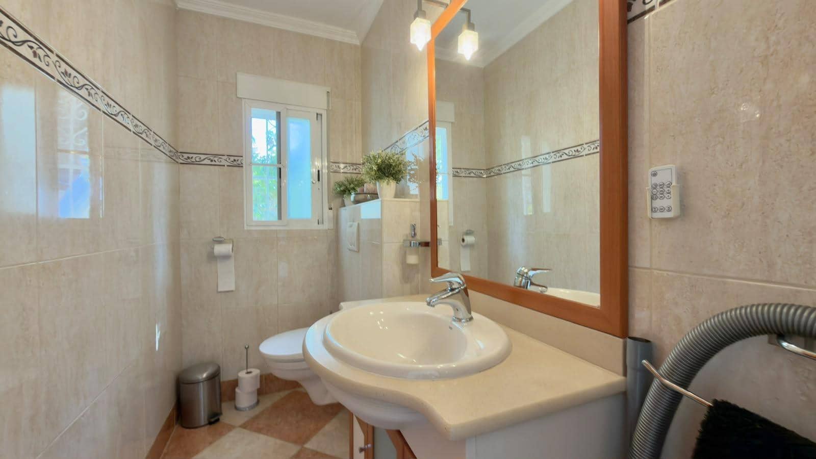 4 bedroom Villa for sale in La Nucia with pool garage - € 525,000 (Ref: 9945719)