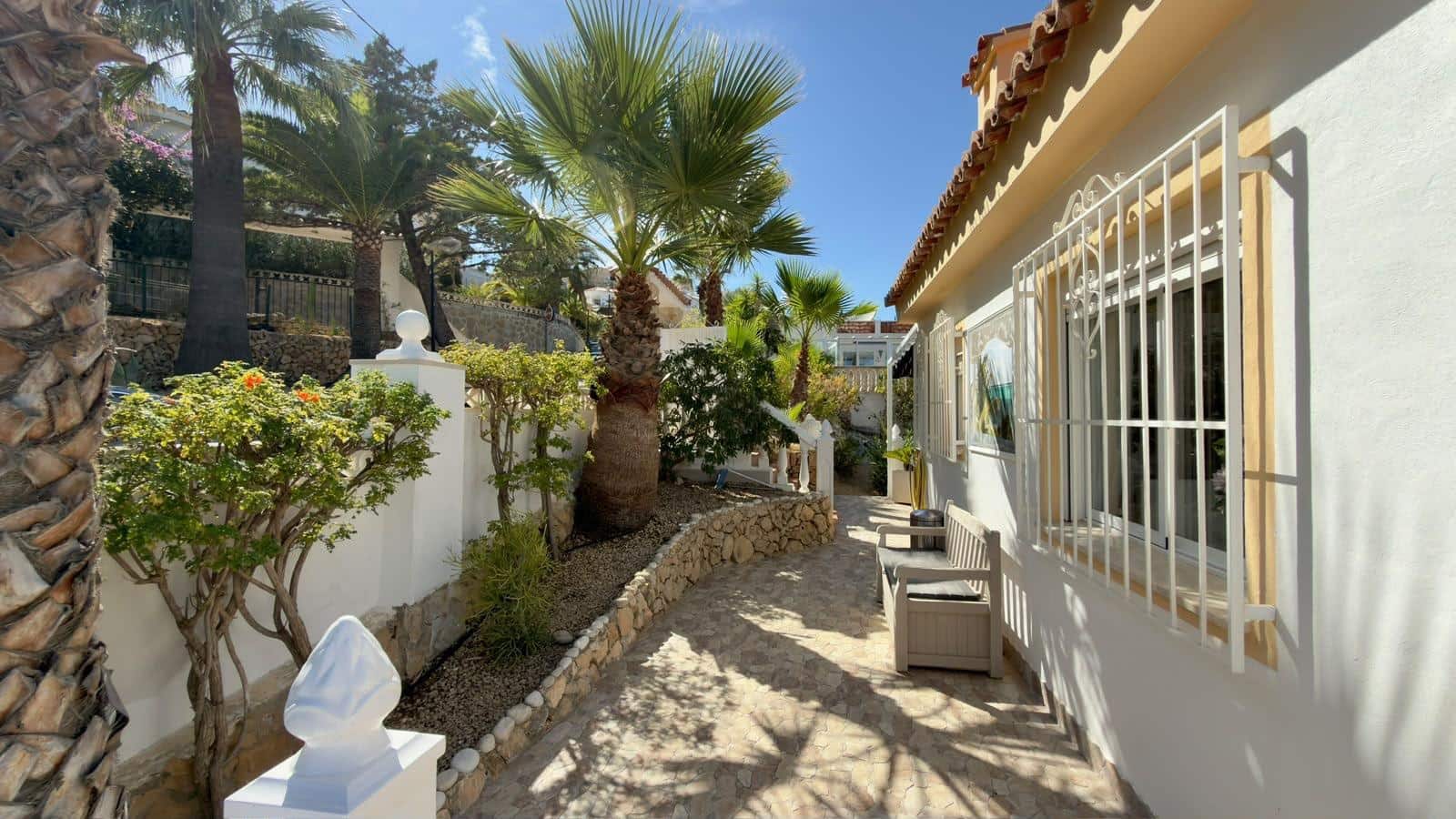 4 bedroom Villa for sale in La Nucia with pool garage - € 525,000 (Ref: 9945719)