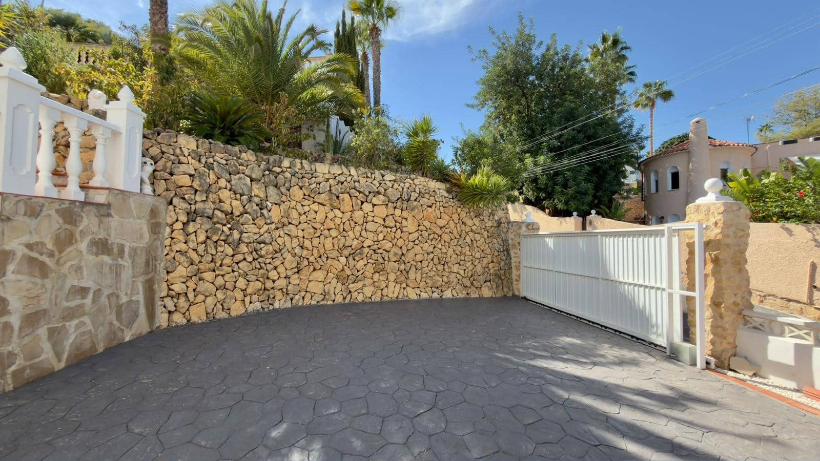 4 bedroom Villa for sale in La Nucia with pool garage - € 525,000 (Ref: 9945719)