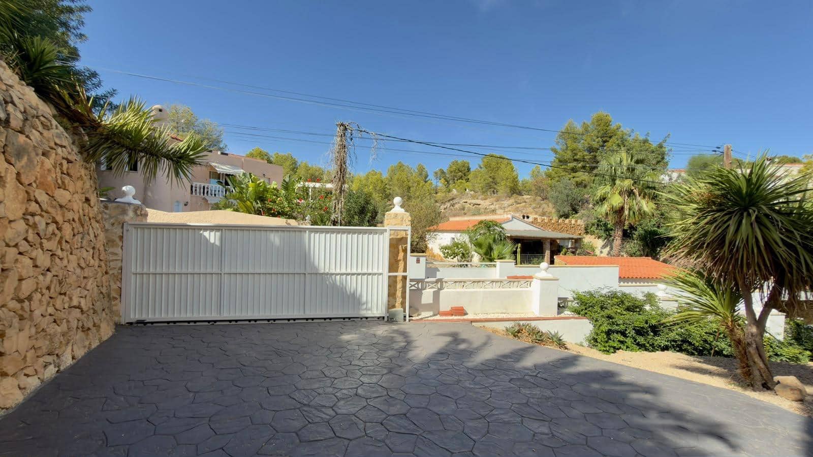 4 bedroom Villa for sale in La Nucia with pool garage - € 525,000 (Ref: 9945719)