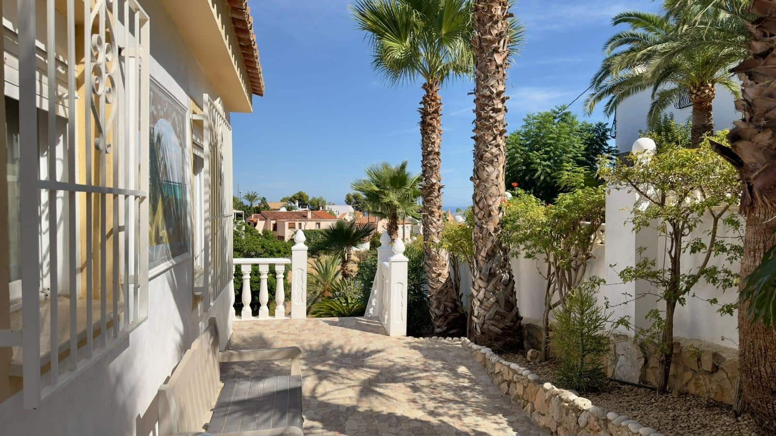 4 bedroom Villa for sale in La Nucia with pool garage - € 525,000 (Ref: 9945719)