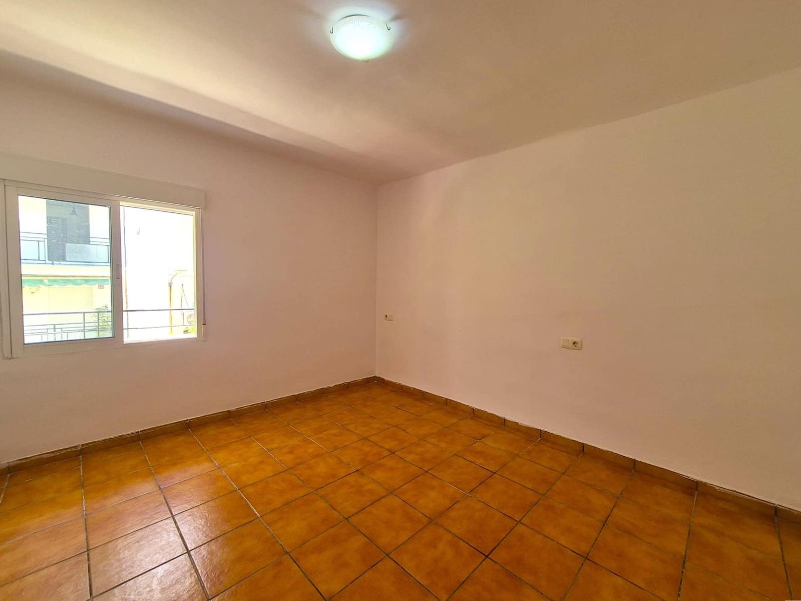 Apartamento de 2 habitaciones en Alicante / Alacant ciudad en venta - 105.000 € (Ref: 9947913)