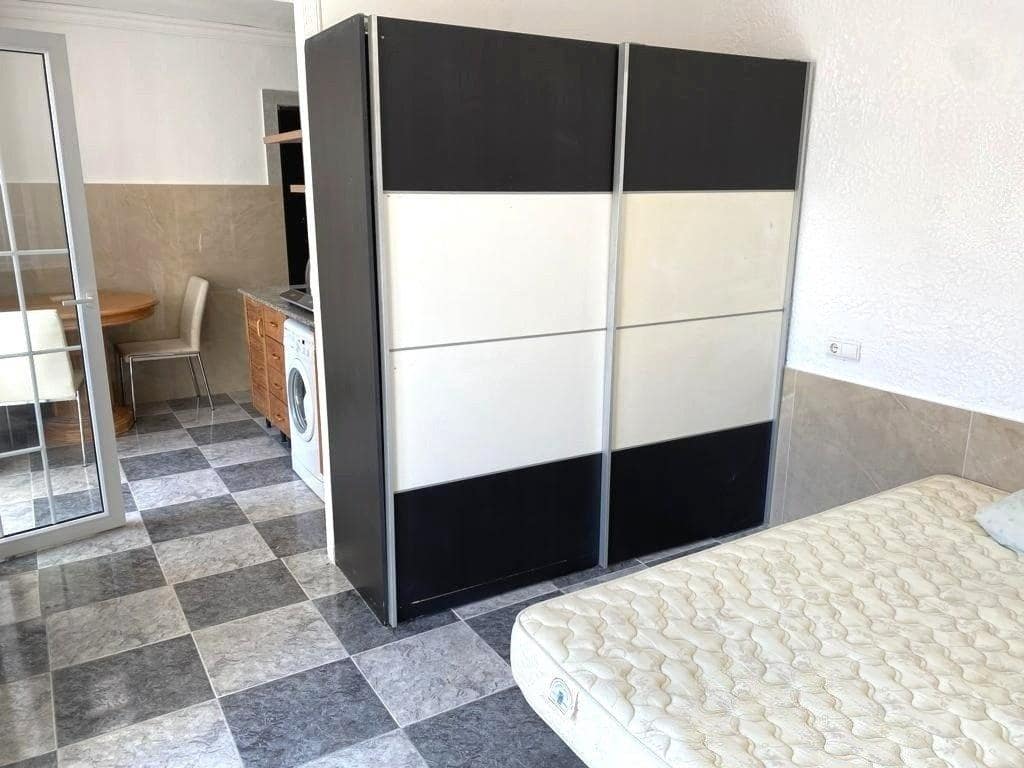 2 soveværelse Lejlighed til salg i Alicante by - € 125.000 (Ref: 9949804)