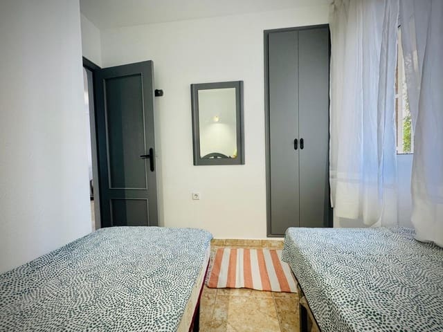 2 makuuhuone Huoneisto myytävänä paikassa Playa del Cura, Torrevieja mukana uima-altaan - 139 900 € (Ref: 9957985)