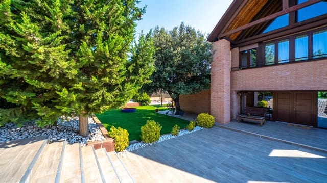 8 soverom Villa til salgs i Las Rozas de Madrid med svømmebasseng garasje - € 1 890 000 (Ref: 9959790)