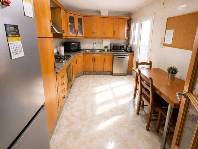 4 soveværelse Lejlighed til salg i Carolinas Bajas, Alicante by - € 285.000 (Ref: 9973322)