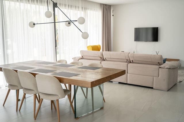 4 bedroom Villa for sale in Finestrat with pool garage - € 1,170,000 (Ref: 9975443)