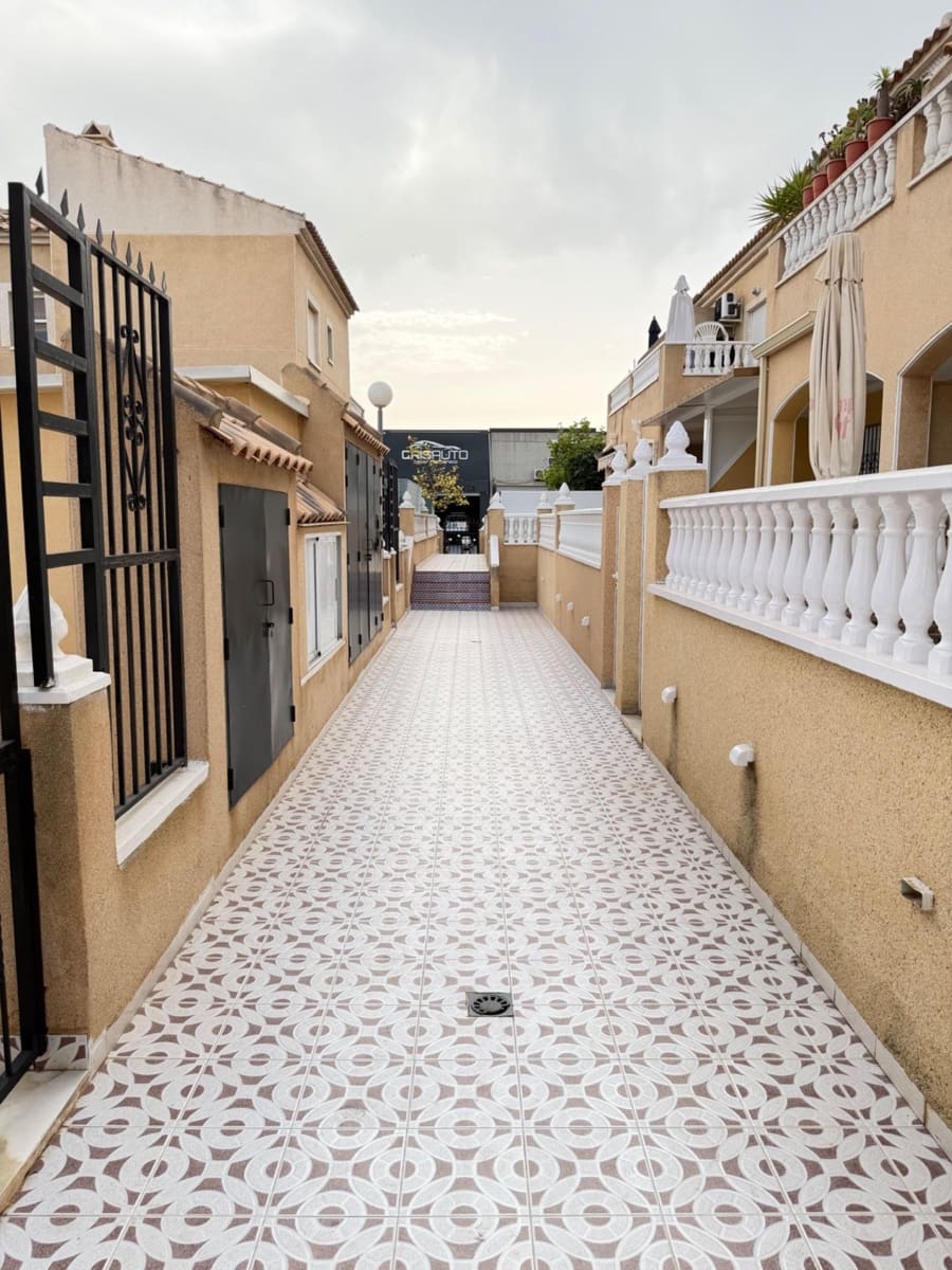 2 sovrum Lägenhet till salu i Torrevieja med pool - 156 900 € (Ref: 9977319)