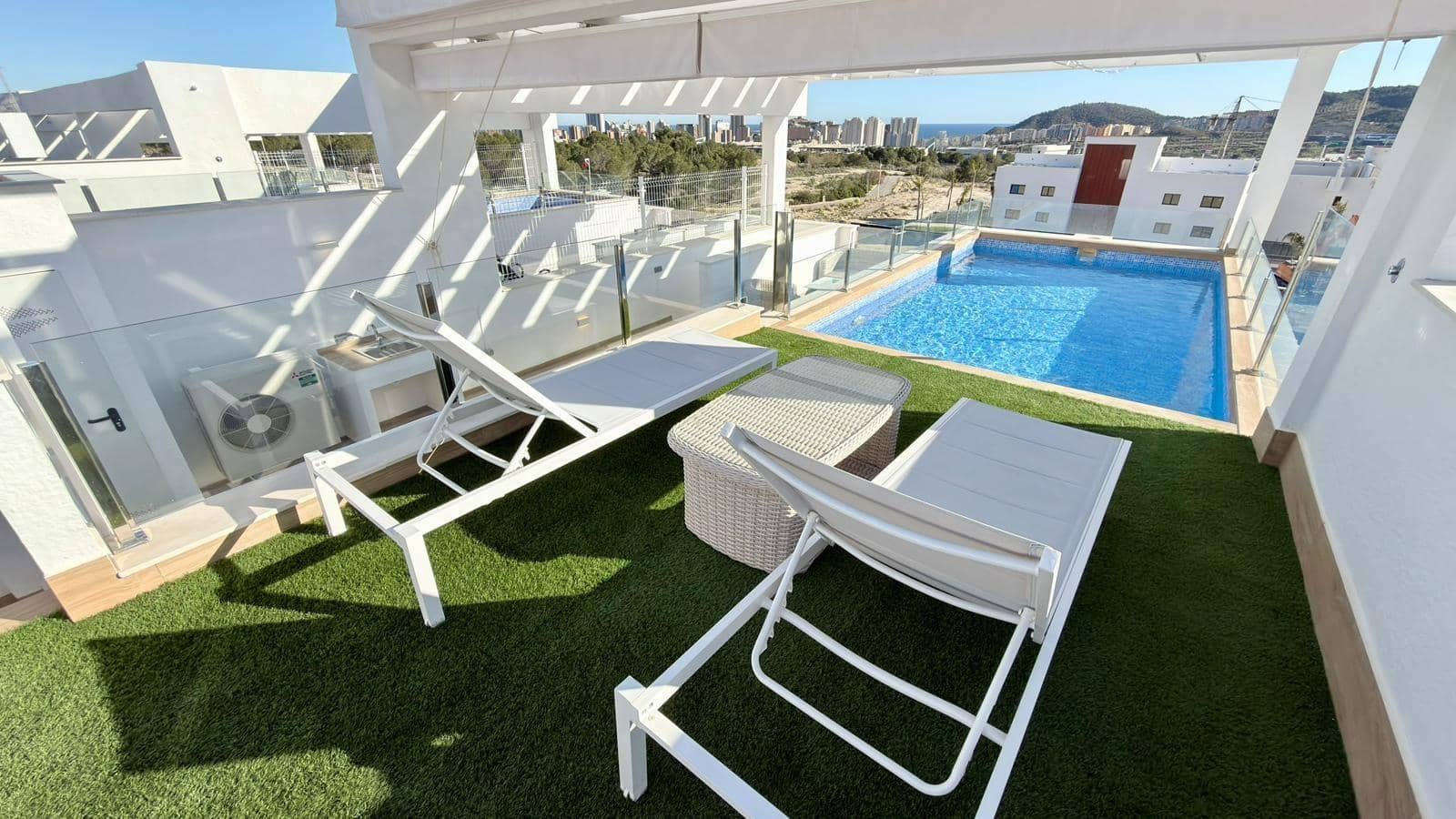 Bungalow de 2 habitaciones en Finestrat en venta con piscina garaje - 399.000 € (Ref: 9978888)