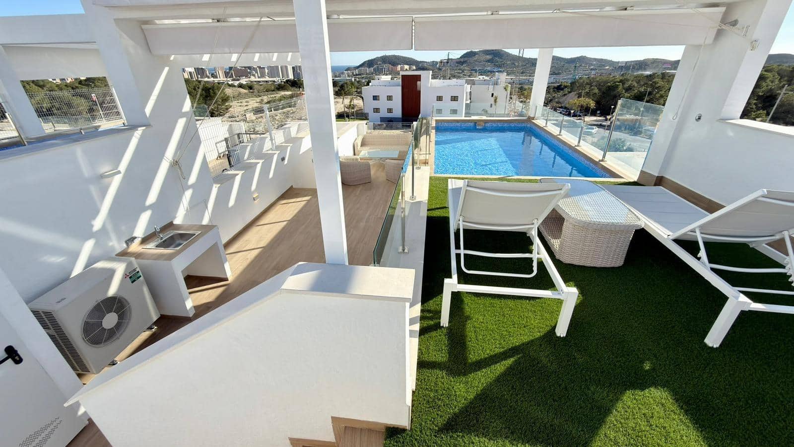Bungalow de 2 habitaciones en Finestrat en venta con piscina garaje - 399.000 € (Ref: 9978888)