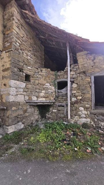 2 bedroom Finca/Country House for sale in Quiros - € 28,000 (Ref: 9978891)